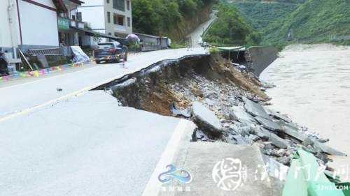 略陽多條道路塌方中斷，交通部門緊急搶修保暢通！