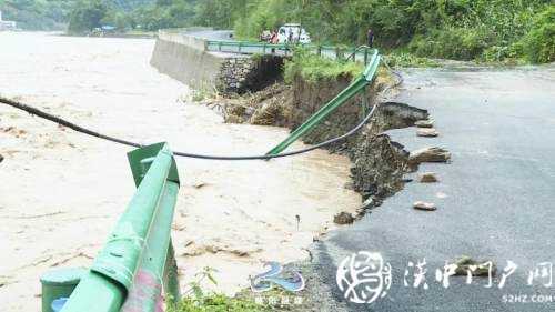 略陽多條道路塌方中斷，交通部門緊急搶修保暢通！