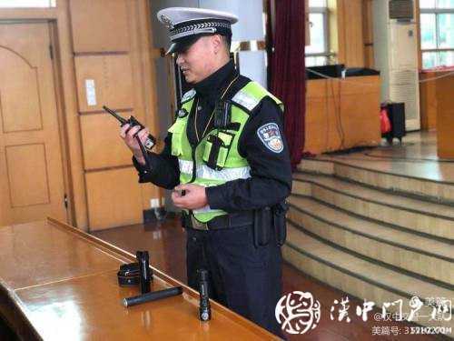 今天，交警為外賣小哥點了份“交通安全餐”