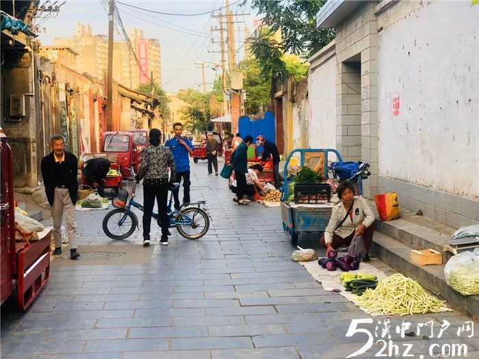 漢臺區東關街道辦事處部門聯動清理危房待拆區攤點，消除安全隱患