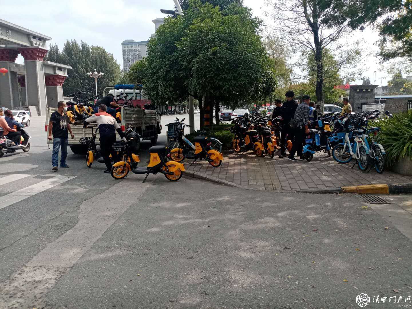 漢臺區(qū)東關(guān)街道辦事處 開展“共享單車、共享文明”整治行動