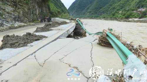 略陽多條道路塌方中斷，交通部門緊急搶修保暢通！