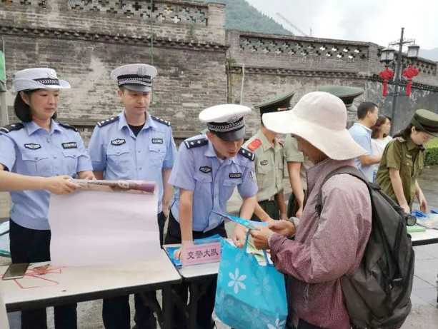 略陽縣公安局交警大隊助力山區發展，守護交通安全