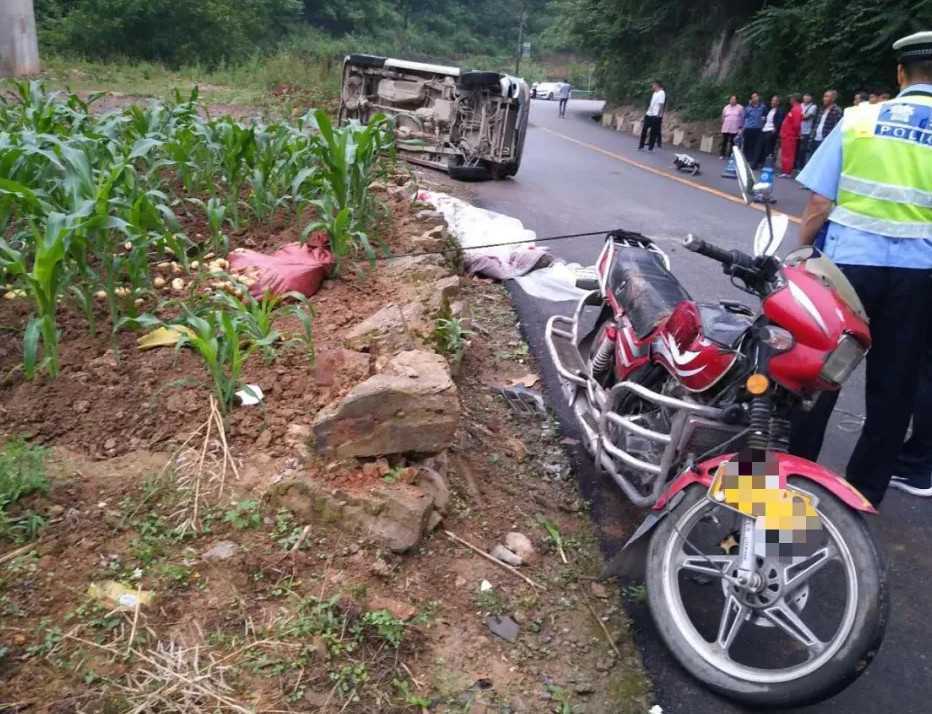 漢中寧強一面包車路滑失控，致路邊農戶當場死亡！