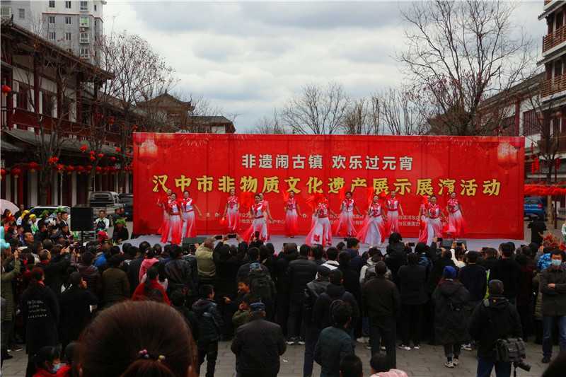 非遺鬧古鎮(zhèn) 歡樂過元宵！這個(gè)元宵熱鬧非凡……