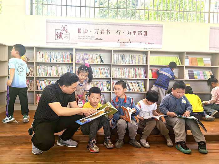 九三學社漢臺區委赴武鄉鎮中心小學開展“送書進校園，書香伴成長”活動