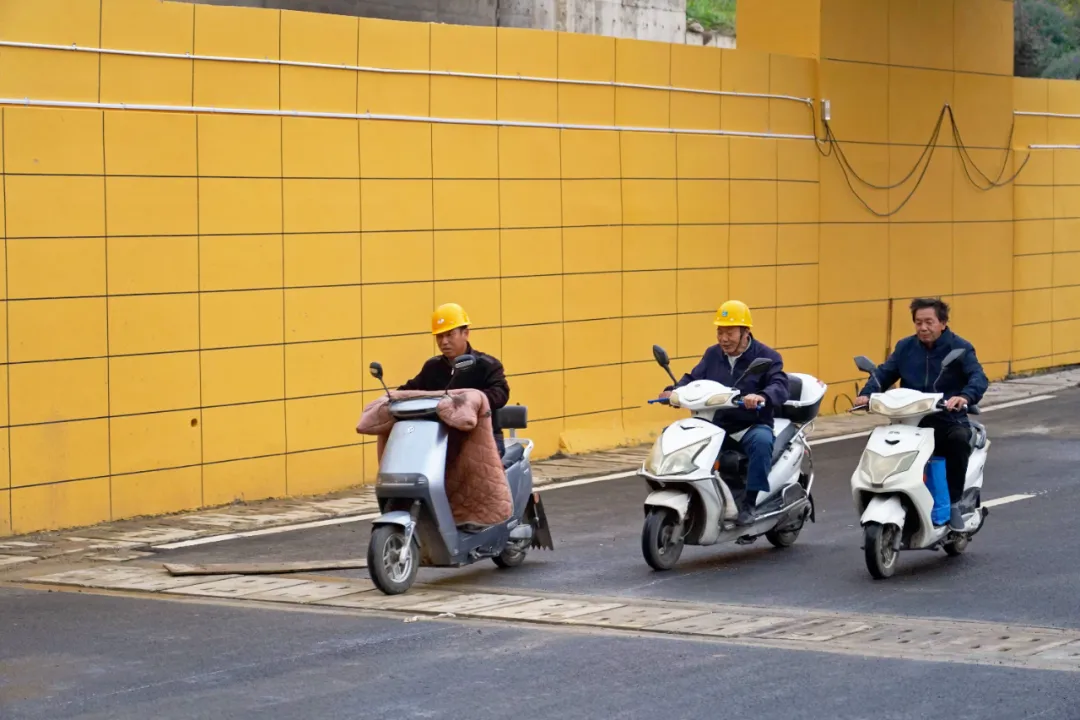 出行方便了！漢中興漢新區(qū)惠府路主車道通車！