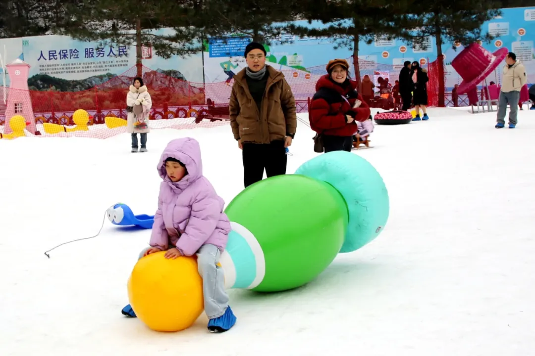 滑雪、戲雪、賞民俗！留壩景區“上才藝”