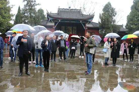 嘉賓參觀勉縣武侯祠