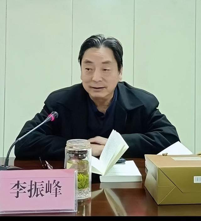 李振峰：縱橫正有凌云筆——讀朱軍長篇小說《藍色經緯》