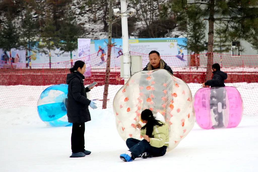 滑雪、戲雪、賞民俗！留壩景區“上才藝”